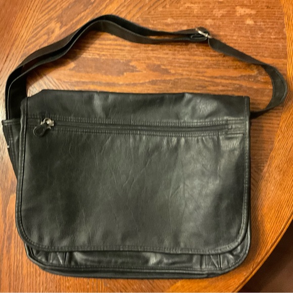 Multi Pocket Durable Vegan Faux Leather Silver Hardware Active Cary Bag! - Picture 13 of 16